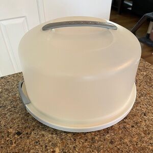Sterilite brand cake saver food cover with handles tall lid perfect for potlucks